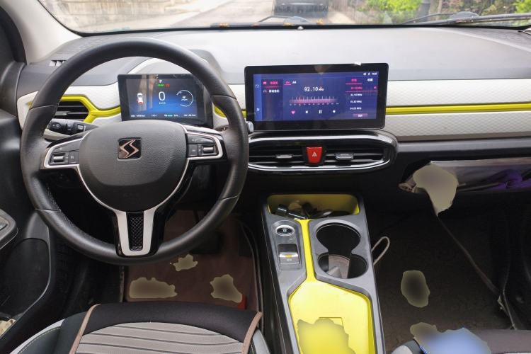 Used SOL E10X 2021 302 km Range Fashion Edition 31.4 kWh Center Console