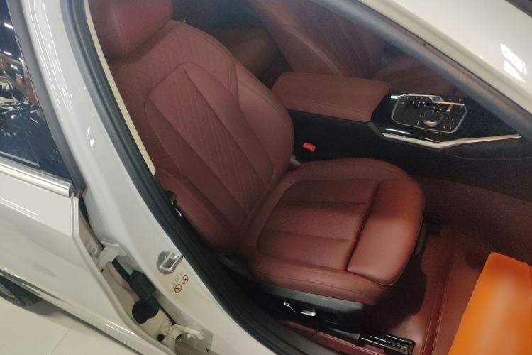 Used BMW i3 2024 eDrive 35 L Right Front Seat