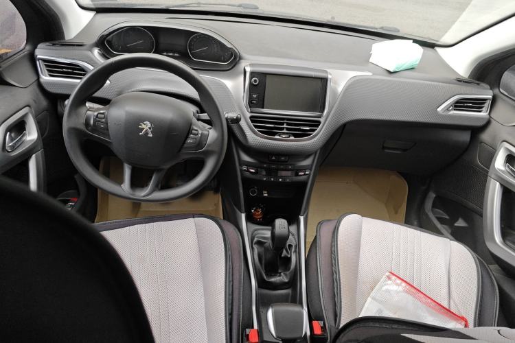 Used Peugeot 2008 2014 1.6L Manual Fashion Edition Center Console