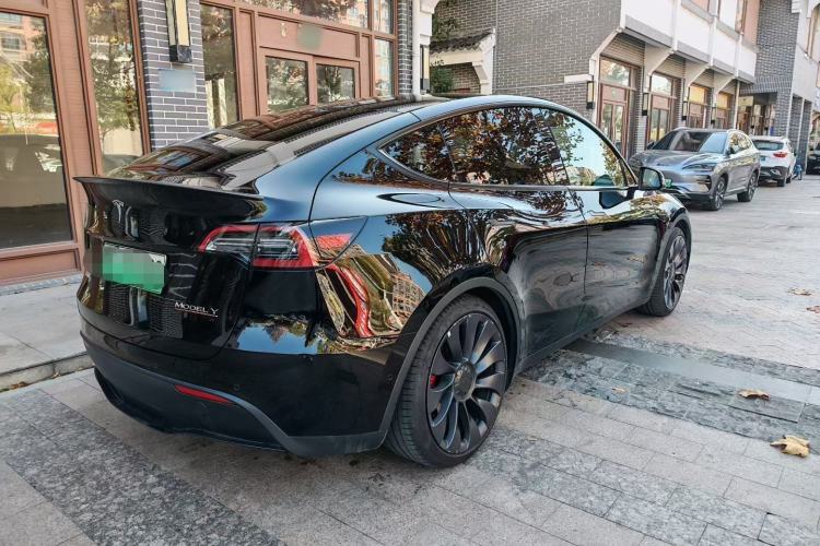 Used Tesla Model Y 2023 High-Performance All-Wheel-Drive Version