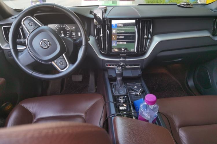 Used Volvo XC60 2021 T5 4x4 Smart Luxury Edition Center Console