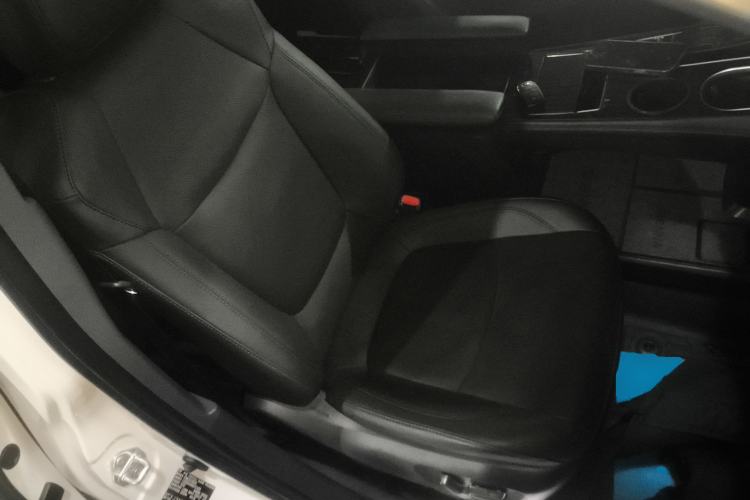 Used Toyota SIENNA 2023 2.5L Hybrid Deluxe Edition Right Front Seat