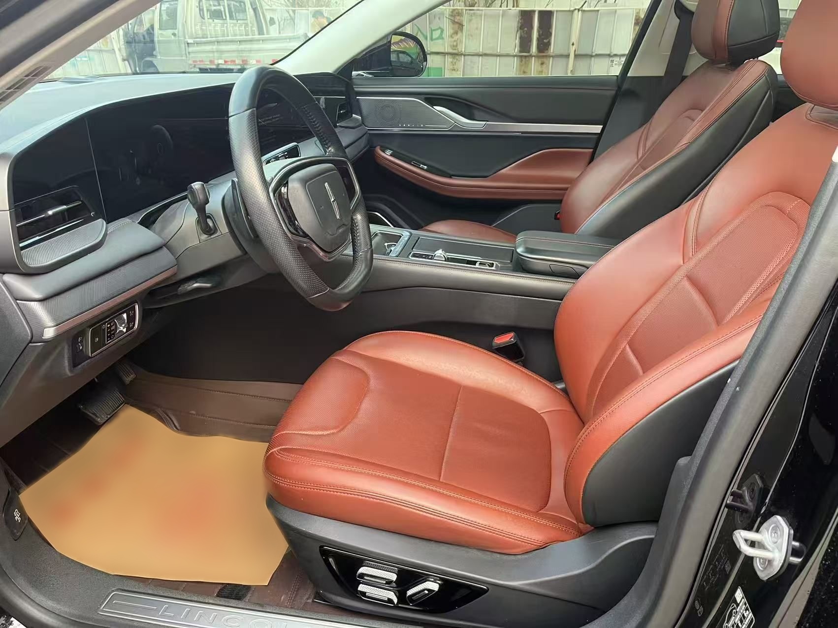 Переднее сиденье в автомобиле