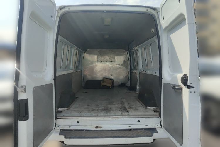 Used Ford Transit Custom 2016 2.4T Long Wheelbase 10-Seater Mid-Roof Standard Version Trunk