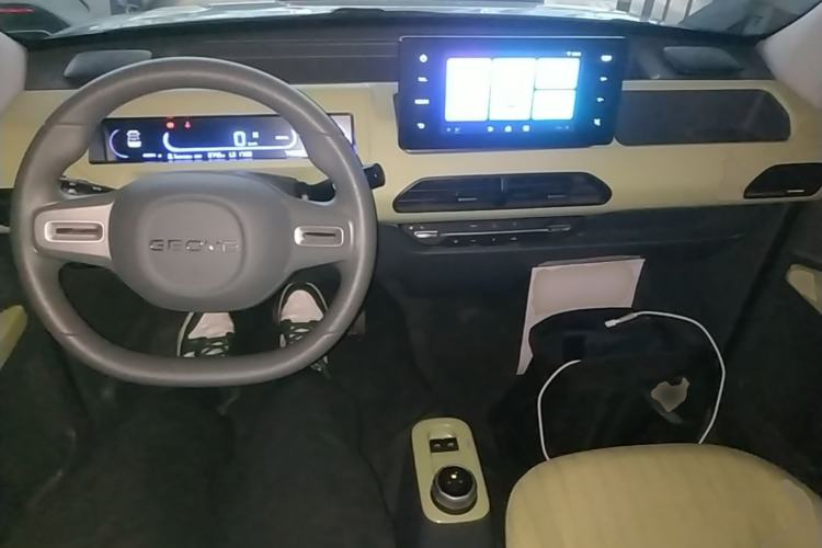 Used Geely Galaxy Panda 2024 Panda Mini 200km Endurance Bear Center Console