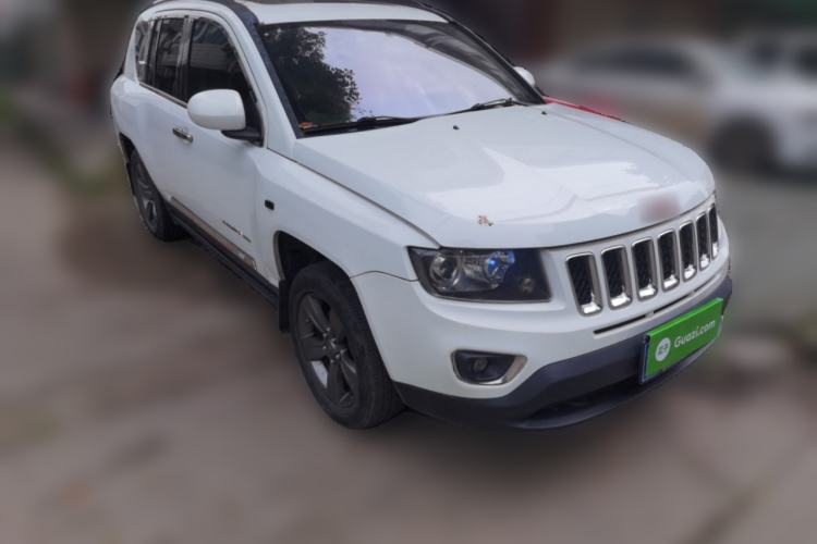 Used Jeep Compass 2014 2.4L four-wheel drive sport version Front Right 45 Deg