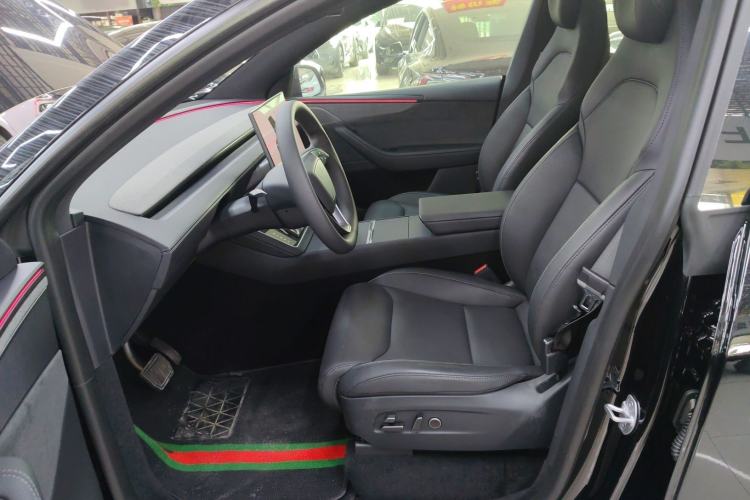 Used Tesla Model Y L 2025 Model Long-Range All-Wheel-Drive Version
