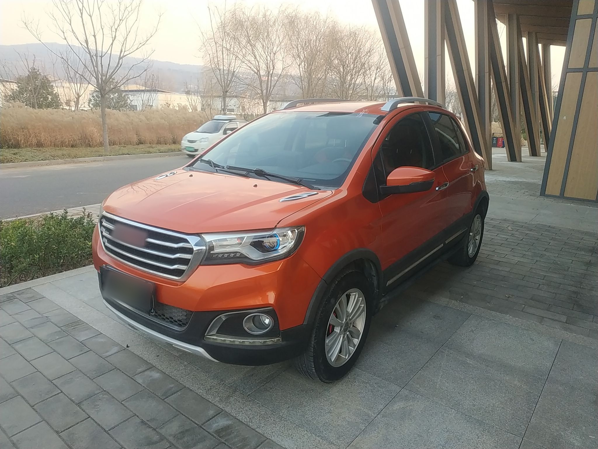 Под передней частью автомобиля