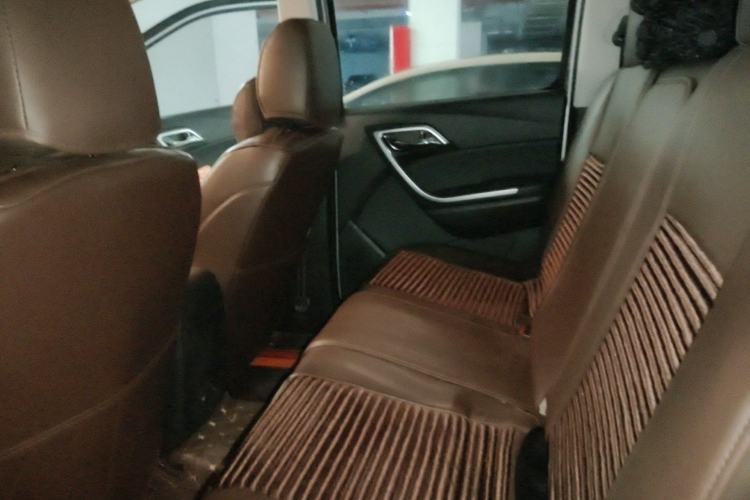 Used JMC Yuhu 3 2018 2.5T Diesel Two-Wheel Drive Advanced Version Standard Wheelbase Left Rear Seat