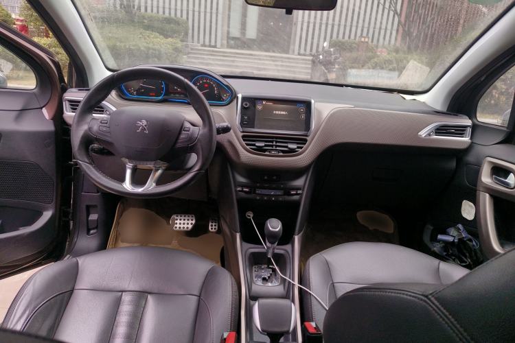 Used Peugeot 2008 2014 1.6L Automatic Navigation Edition Center Console