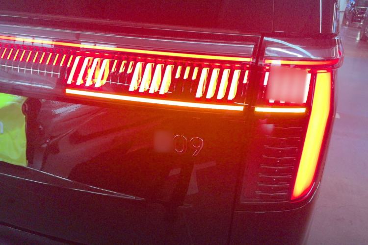 Used Zeekr 009 2024 7-Seater Walk-Through Version Four-Wheel Drive 108 kWh
