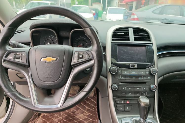 Used Chevrolet Malibu 2013 2.0L Automatic Luxury Edition Center Console