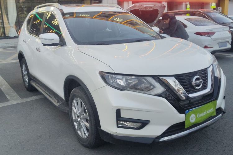 Used Nissan X-Trail 2017 2.0L CVT Comfort Edition 2WD Front Right 45 Deg