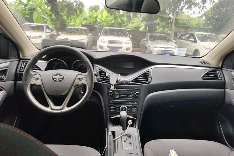 Used Bestune B70 2014 2.0L automatic comfort version Center Console