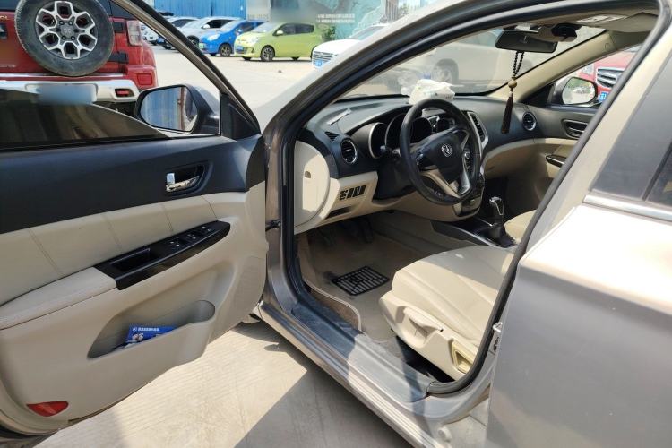 Used CHANGAN Eado 2012 1.6L Manual Luxury Model China IV Standard Driver Seat