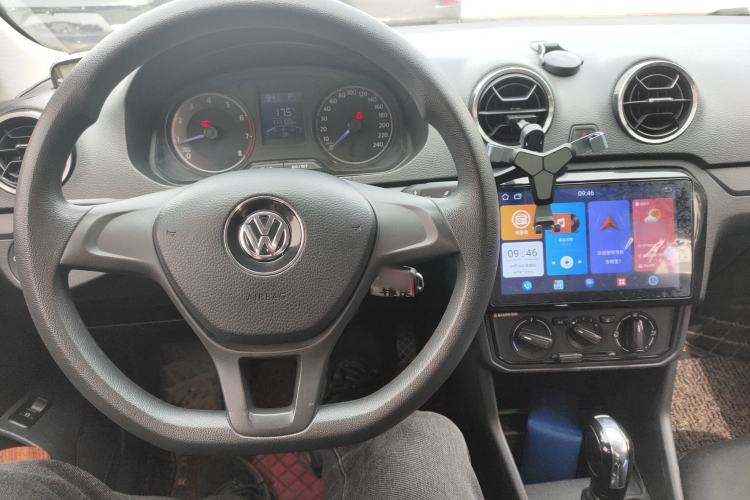 Used Volkswagen Jetta 2017 1.5L Automatic Fashion Model Center Console