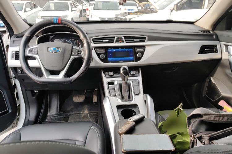 Used Geely Auto Emgrand X7 Sport 2016 1.8TD Automatic Smart Connectivity Version Center Console