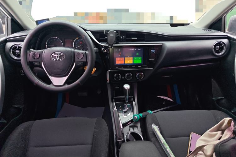 Used Toyota Corolla 2017 Revised Version 1.2T S-CVT GL-i Center Console