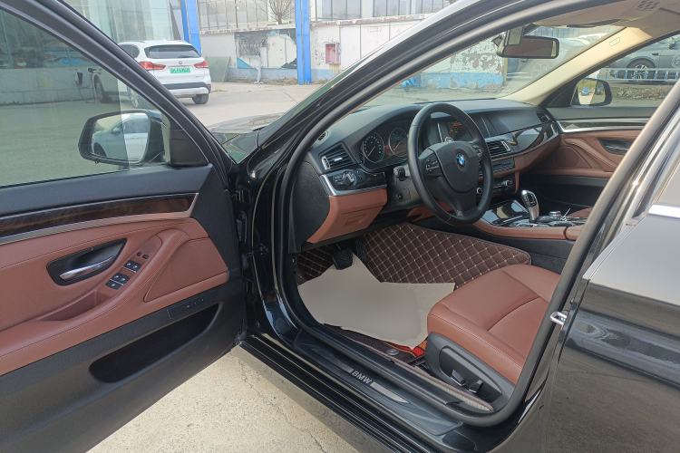 Used BMW 5 Series 2014 525Li Leading Model
