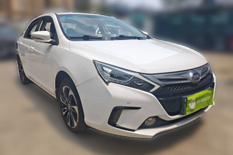 Used BYD Qin New Energy 2015 1.5T Dual-Crown Flagship Plus Edition Front Right 45 Deg