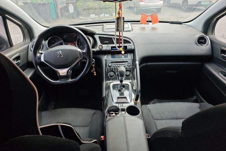 Used Peugeot 3008 2015 2.0L Automatic Classic Edition Center Console