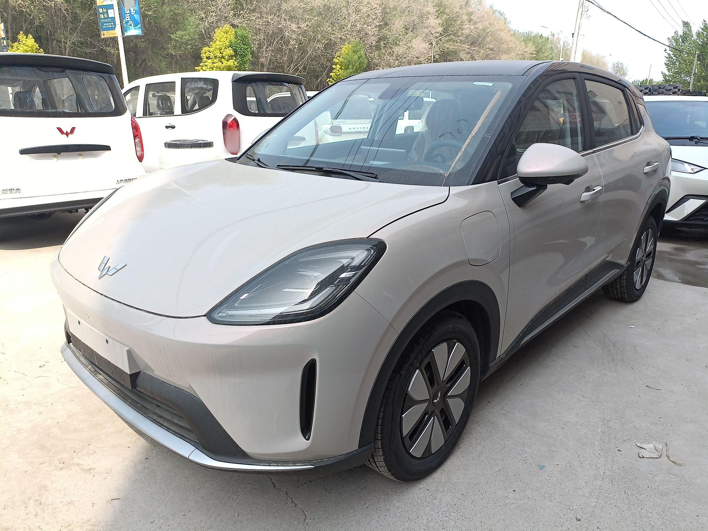 Под передней частью автомобиля