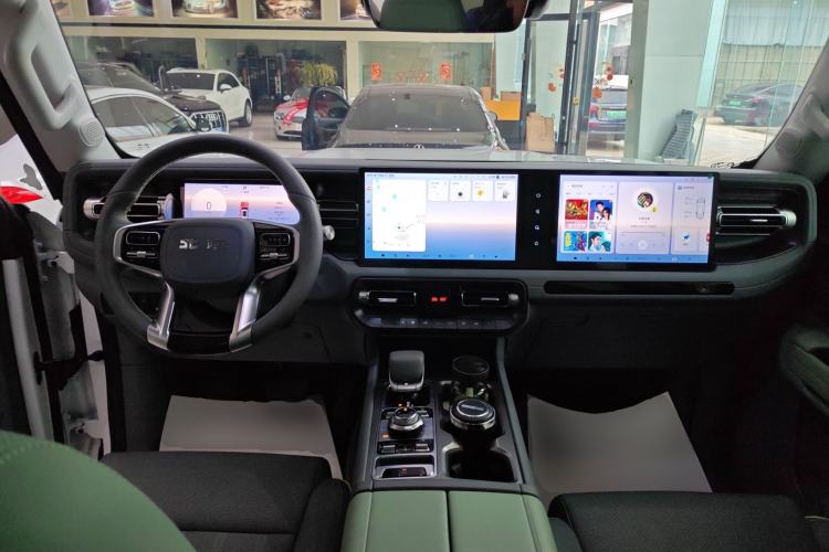 Used BAIC Off-Road BJ40 Electric Drive 2025 Standard Edition Center Console