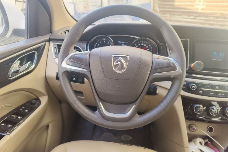 Used Baojun 730 2016 1.5T Manual Comfort Version 7 Seats Steering Wheel