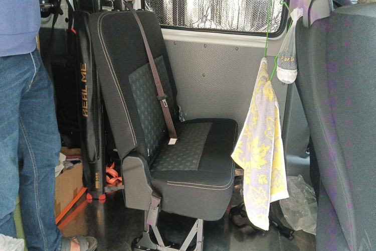 Used SAIC MAXUS Xintu V80 2024 Aotong Value Edition 6MT Long-Wheelbase Mid-Roof Model with 127 Ps Available in 6/7/8/9-Seater Configurations Left Rear Seat