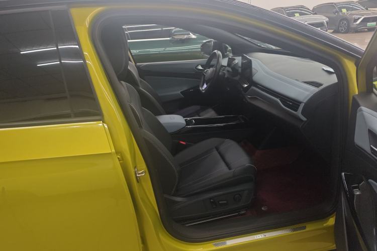 Used Volkswagen ID.4 X 2022 Pure Long-Range Version Right Front Seat