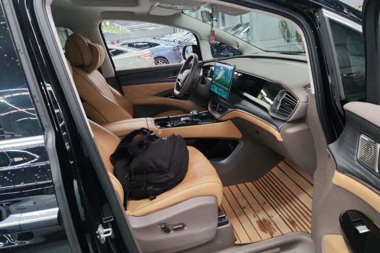 Used Denza D9 2024 EV 600 Four-Wheel-Drive Flagship Model
