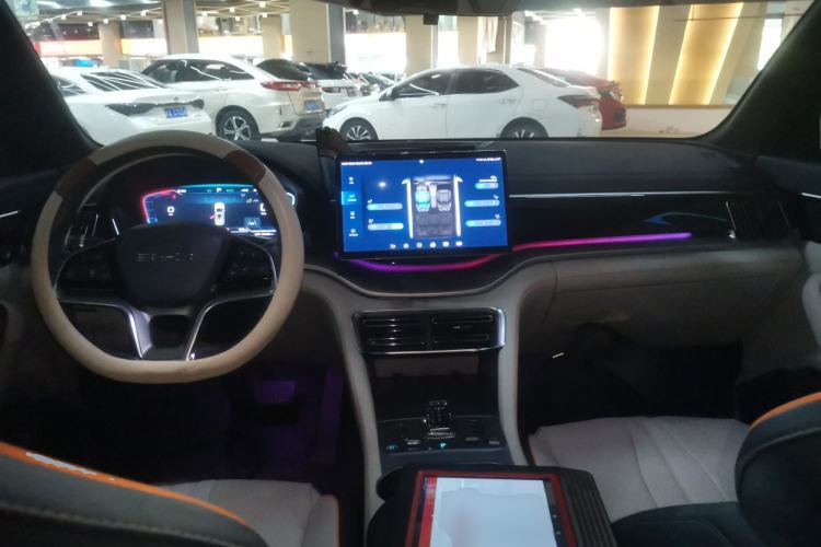 Used BYD Song PLUS New Energy 2023 Champion Edition DM-i 110KM Flagship PLUS Center Console