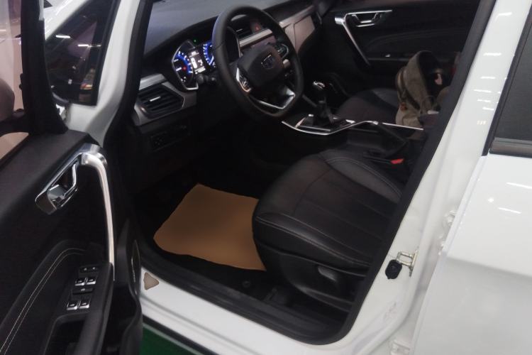 Used Geely Auto Vision X3 2019 Upgraded Model 1.5L Manual Luxury Version
