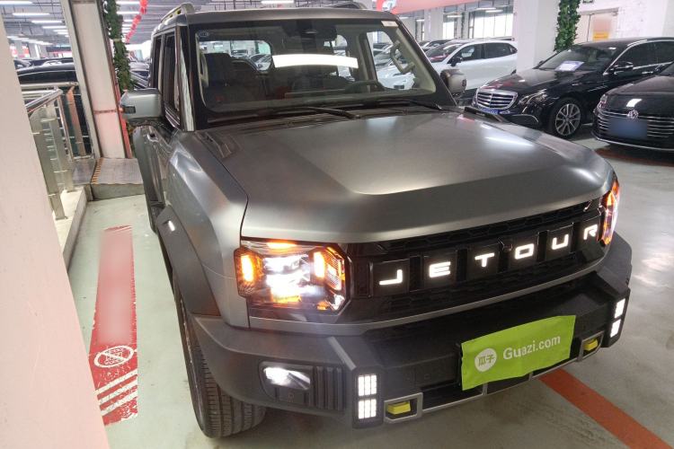 Used JETOUR Traveler 2023 2.0T All-Wheel-Drive CrossPRO Front Right 45 Deg