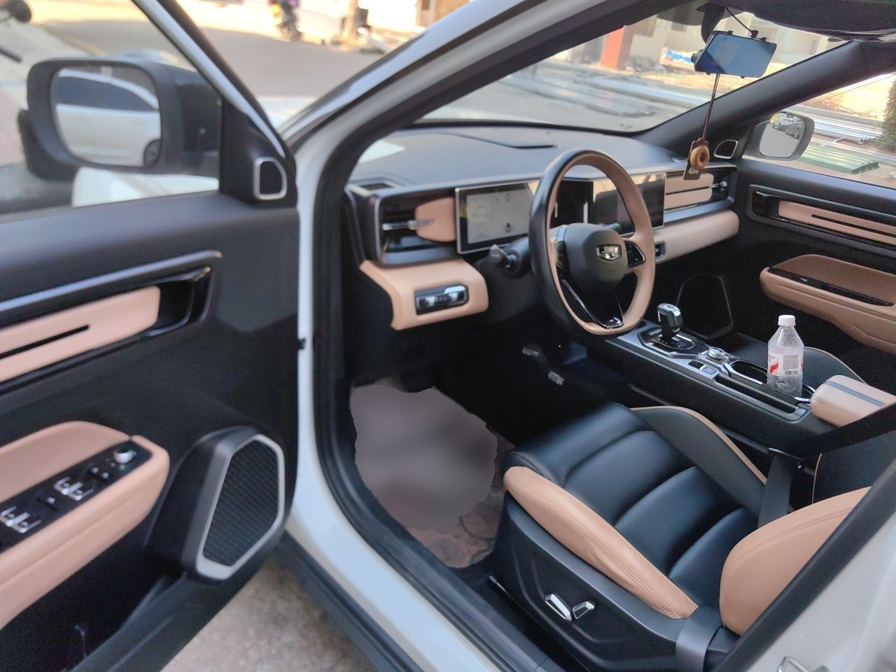 Geely Auto icon 2023 1.5TD Chocolate Smoothie Edition — снимка 16