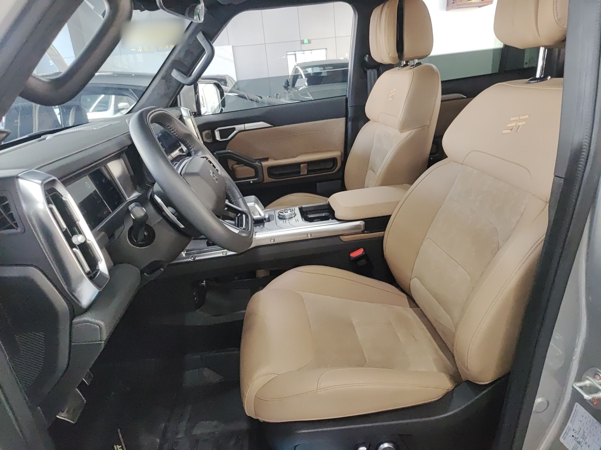 المقاعد الأمامية داخل السيارة