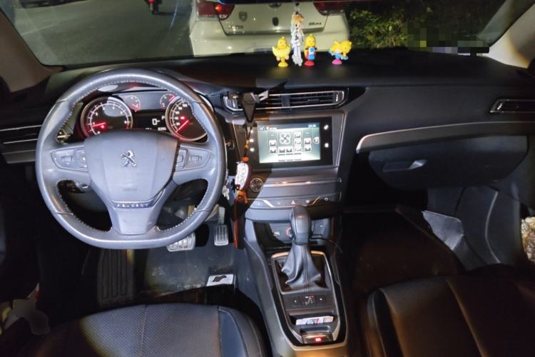 Used Peugeot 408 2014 1.8L Automatic Luxury Edition Center Console