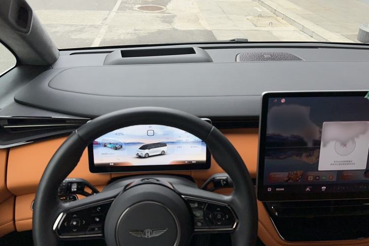 Used Geely Galaxy LEVC L380 2024 140-Degree 6-Seater All-Wheel-Drive Ultra