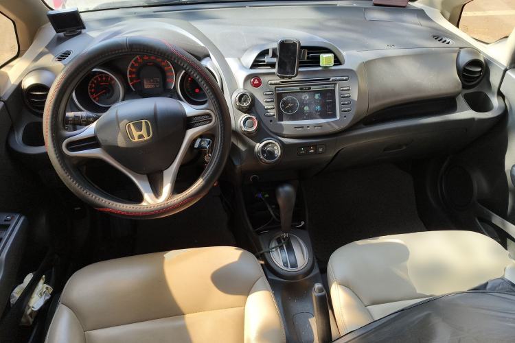 Used Honda Fit 2008 1.5L automatic luxury edition
