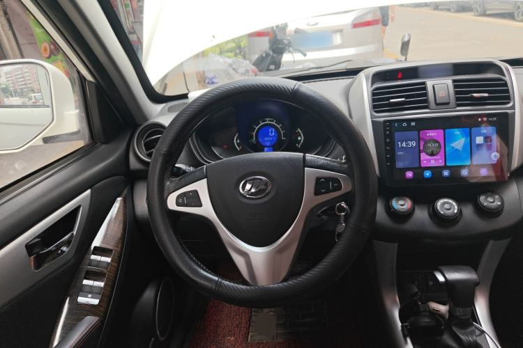Used Lifan Auto X60 2015 1.8L CVT Comfort Model China IV Standard Steering Wheel