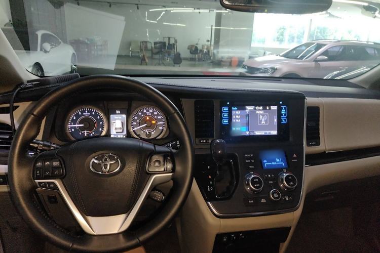 Used Toyota Sienna 2016 3.5L Two-Wheel Drive 7-Seater Parallel Import
