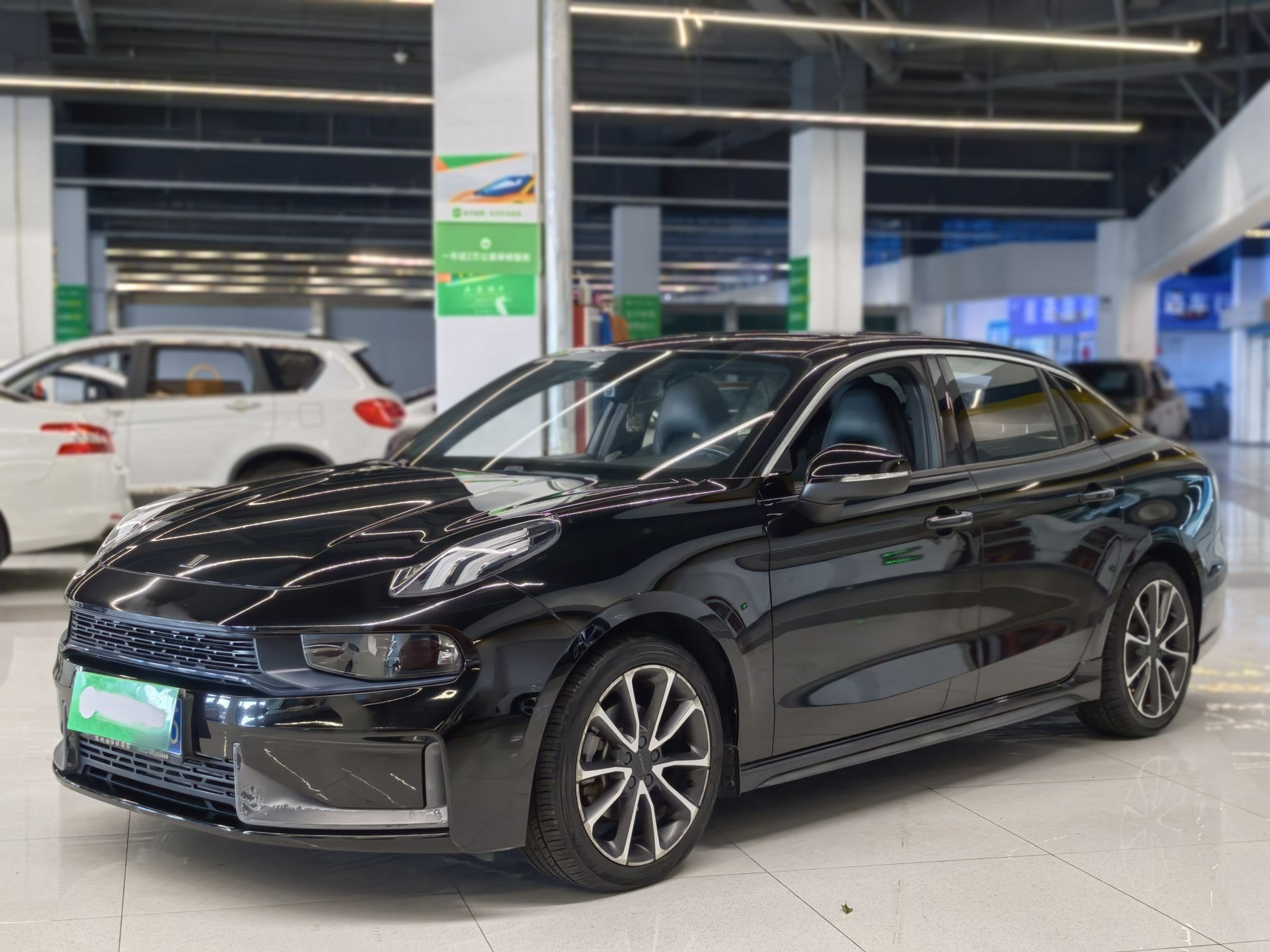 Unter der Vorderseite des Autos
