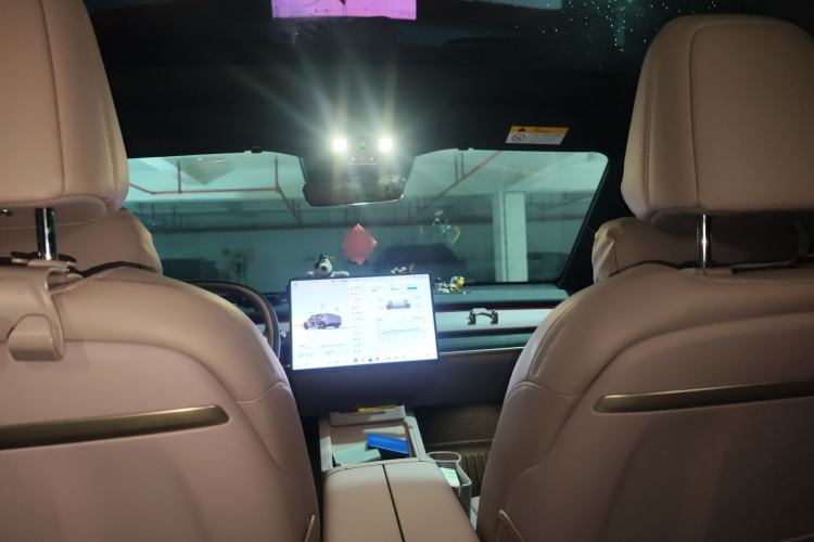 Used ONVO L60 2024 60 kWh Rear-Drive Version Headliner