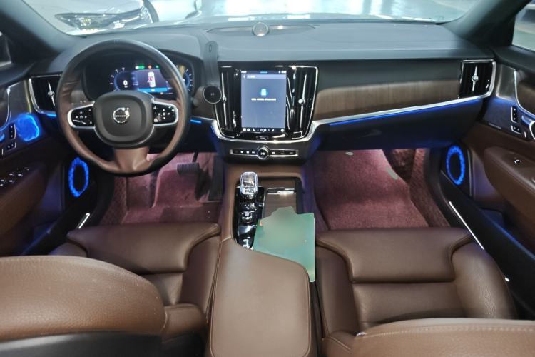 Used Volvo S90 2024 B5 Zhiyuan Luxury Edition Center Console
