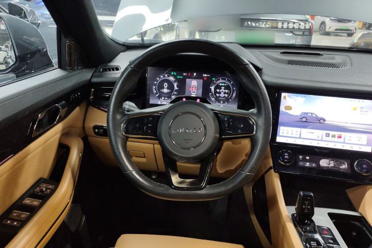 Used Lynk & Co 09 2021 2.0T Halo Six-Seater
