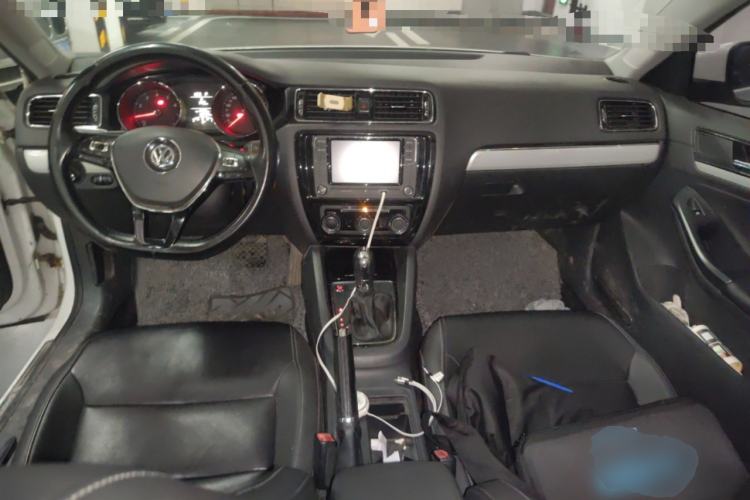 Used Volkswagen Sagitar 2017 1.6L Automatic Comfort Model Interior 2