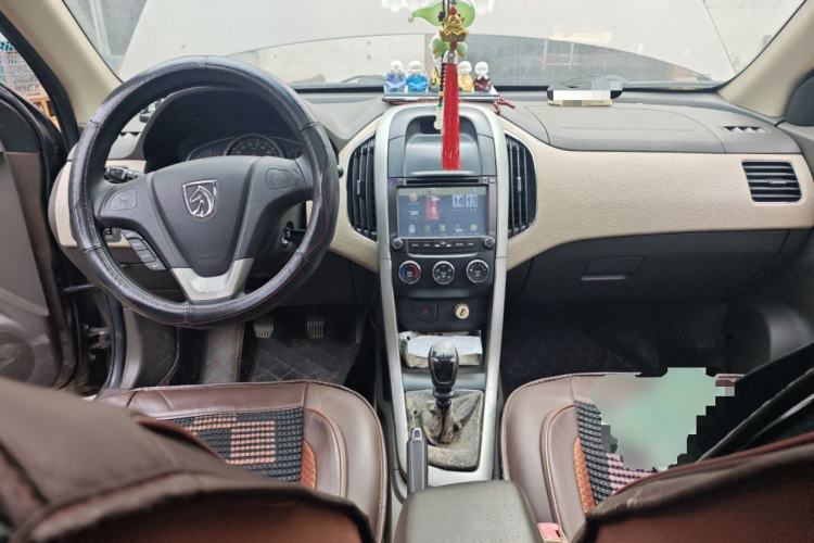 Used Baojun 630 2011 1.5L manual Elite version
