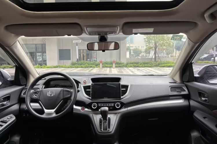 Used Honda CR-V 2015 2.0L two-wheel drive Fashion Edition Interior 4