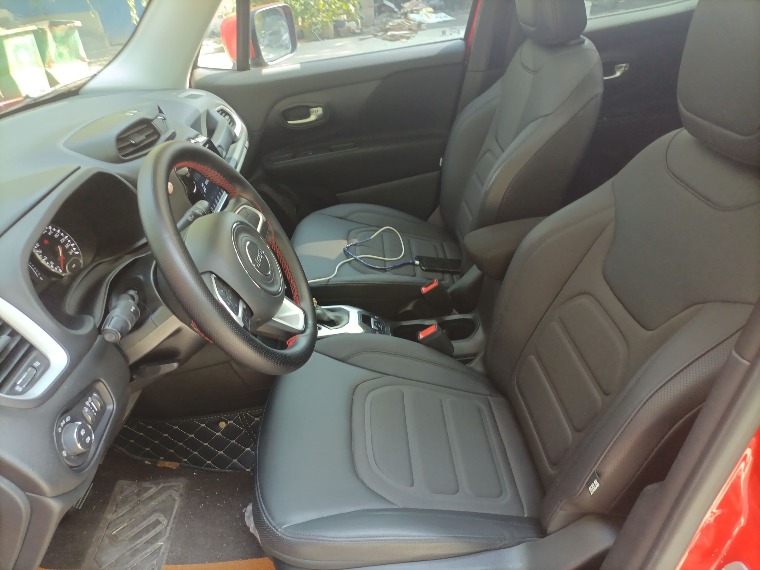 المقاعد الأمامية داخل السيارة