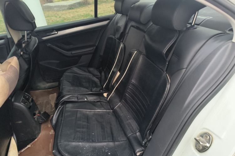 Used Volkswagen Sagitar 2015 1.6L Manual Comfort Model